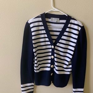 Women’s Vintage sweater.